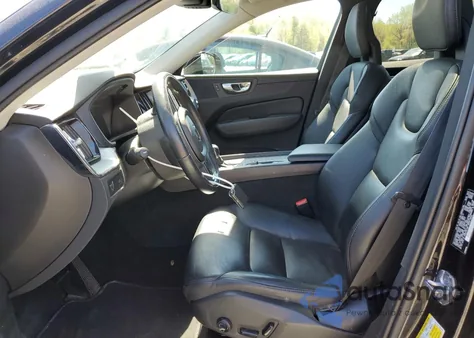 2018 Volvo Xc60 T6 Momentum z USA, uszkodzony, nr VIN YV4A22RK9J1034154